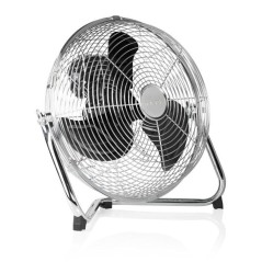 pEste fresco durante los calurosos dias de verano con el ventilador de suelo con circulacion de aire Tristar Gracias a su marco