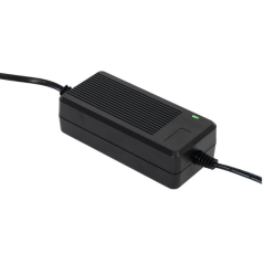 pAdaptador CA CC con voltaje seleccionable y 7 conectores intercambiables compatibles con las conexiones CC mas comunesbrAlimen